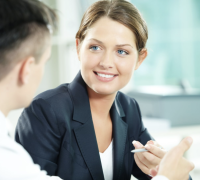 Vrouw in gesprek