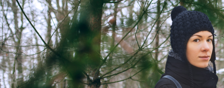 Banner huisstijl vrouw muts bos