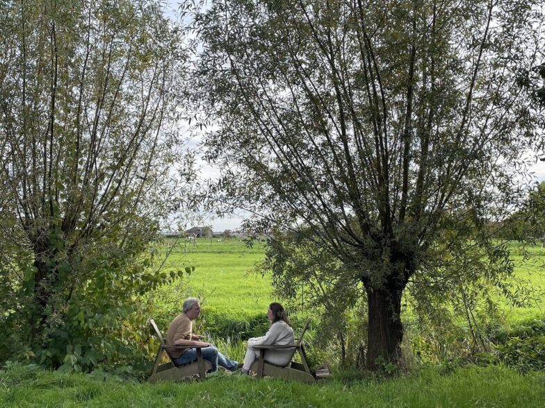 PK koppel zittend buiten 1 kopie